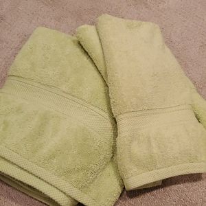 Tommy Hilferger Towels